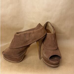 SCHUTZ cute and comfortablE tan brown peep toe leather booties SIZE 8